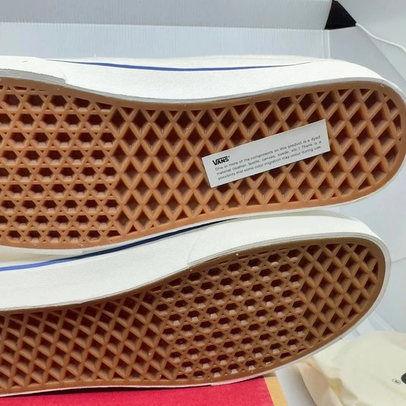 Athletic_Shoes